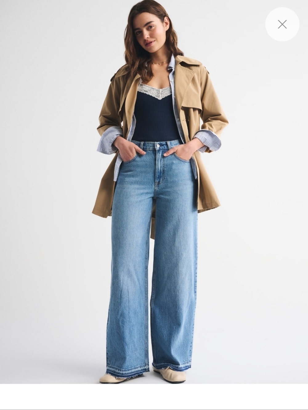 Abercrombie & Fitch 90s Relaxed Jean High Rise Light Wash Distressed Raw Hem 32